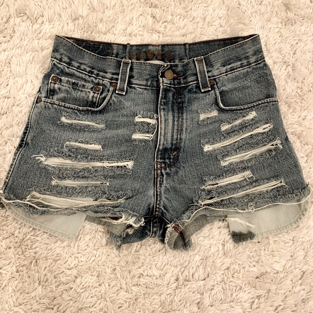 Vintage Levi’s 520 distressed denim cutoff shorts